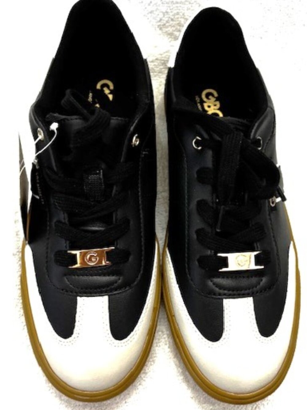 GBG Los Angeles lace up black sneaker with white accents NWT Size 10